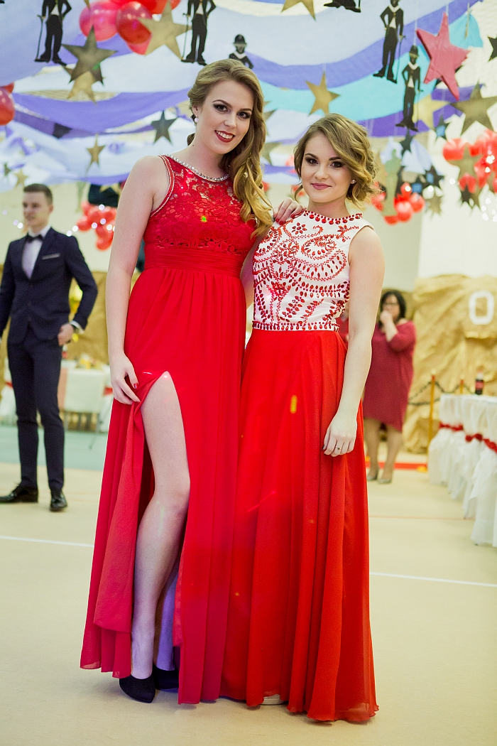2 (19)-czerwone-sukienki-na-studniowke